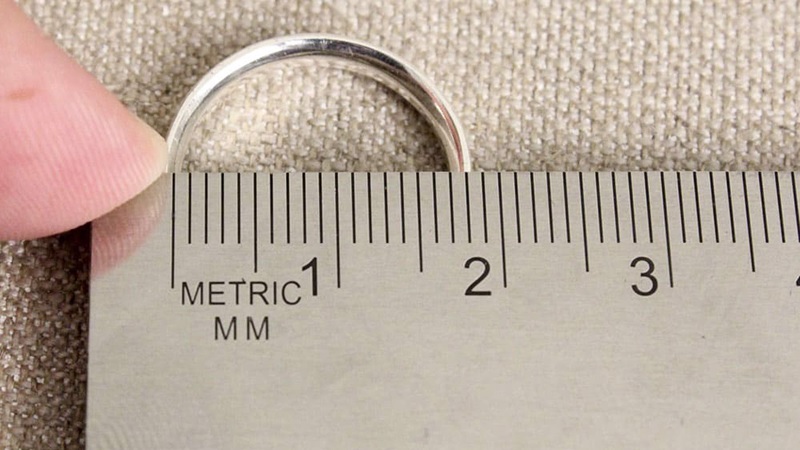 Chọn nhẫn đ&uacute;ng size